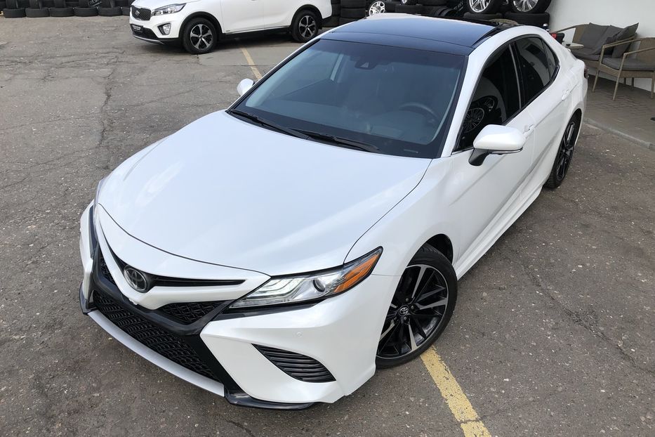 Продам Toyota Camry XLE 2.5 2017 года в Киеве