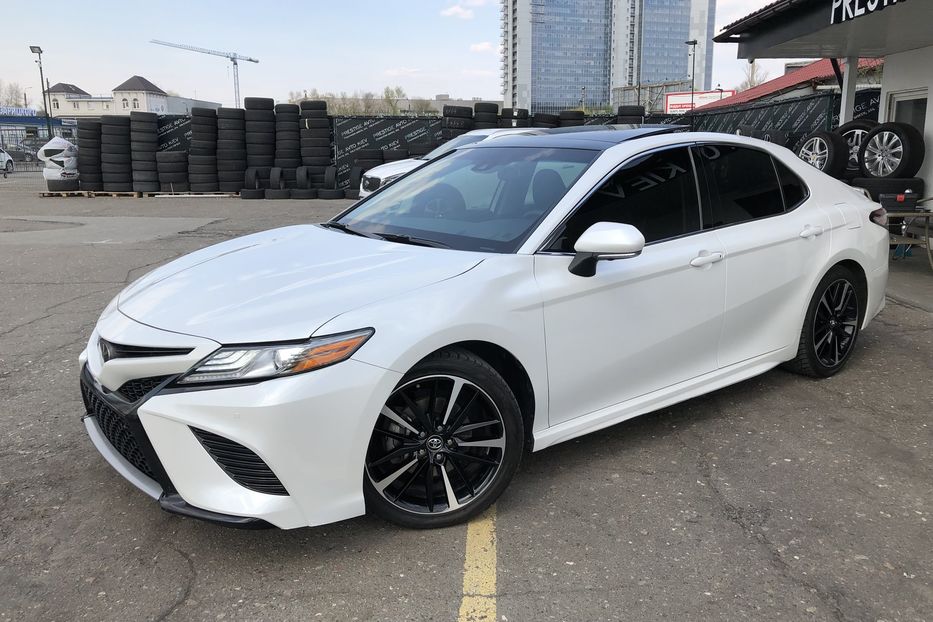 Продам Toyota Camry XLE 2.5 2017 года в Киеве