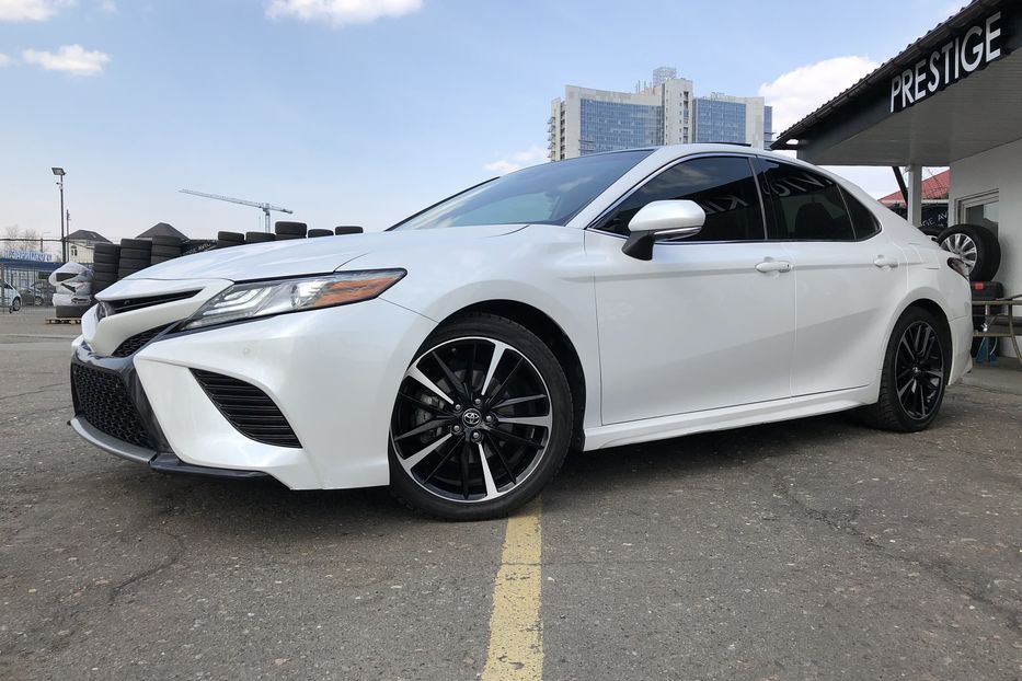 Продам Toyota Camry XLE 2.5 2017 года в Киеве