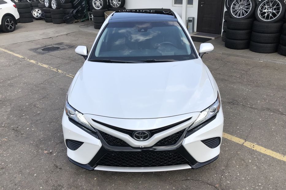 Продам Toyota Camry XLE 2.5 2017 года в Киеве