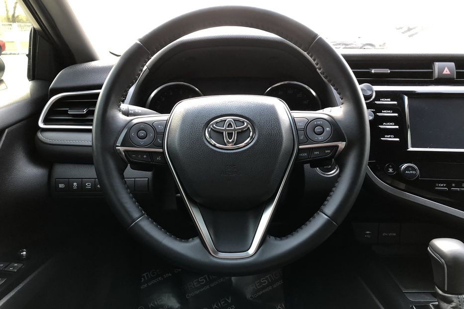 Продам Toyota Camry XLE 2.5 2017 года в Киеве
