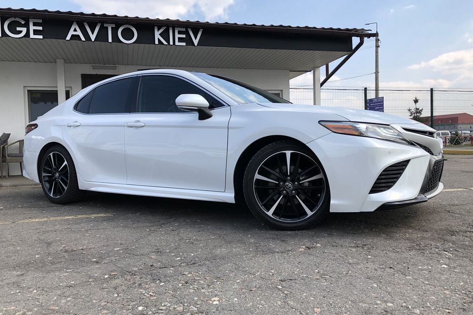 Продам Toyota Camry XLE 2.5 2017 года в Киеве