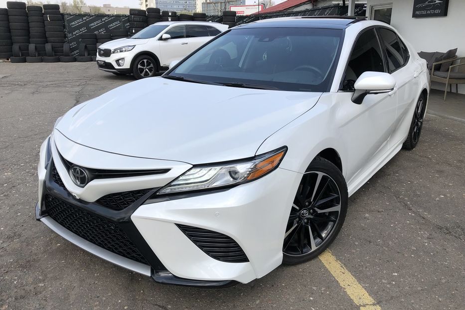 Продам Toyota Camry XLE 2.5 2017 года в Киеве