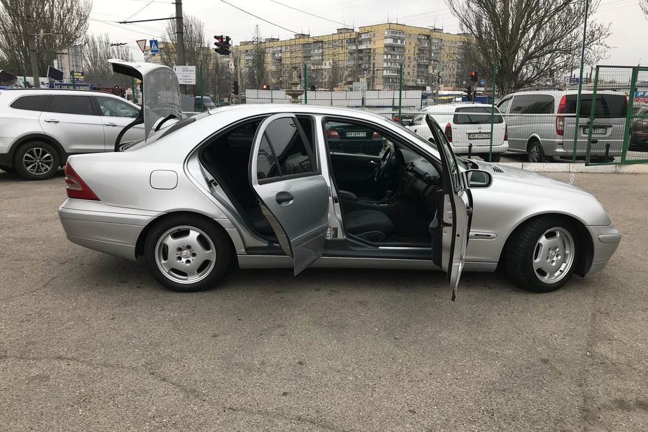 Продам Mercedes-Benz C-Class 2001 года в Днепре