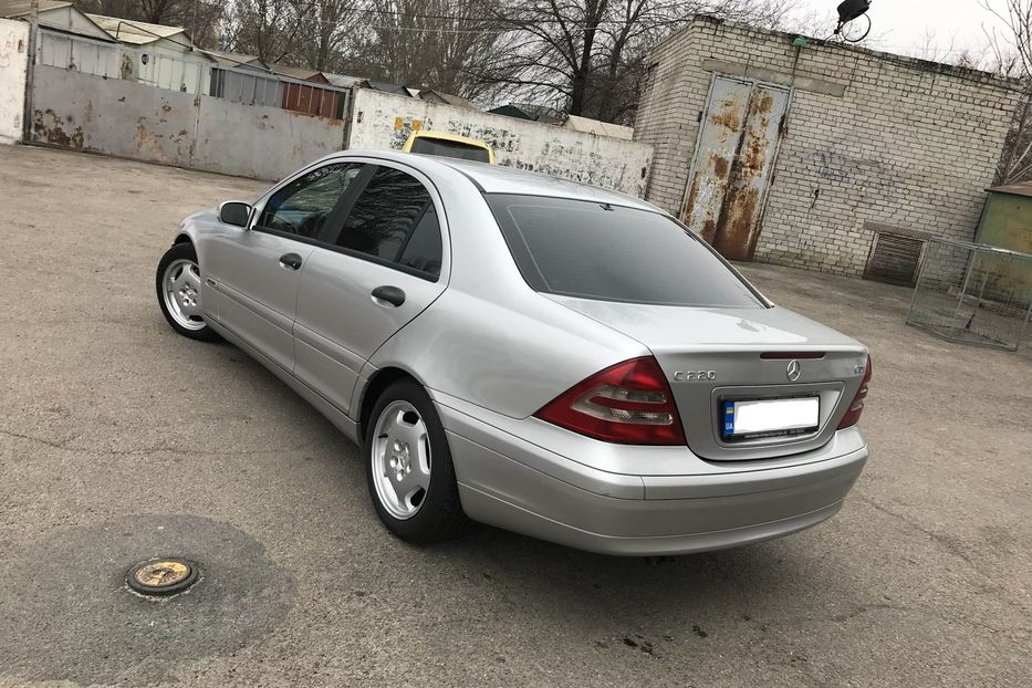 Продам Mercedes-Benz C-Class 2001 года в Днепре