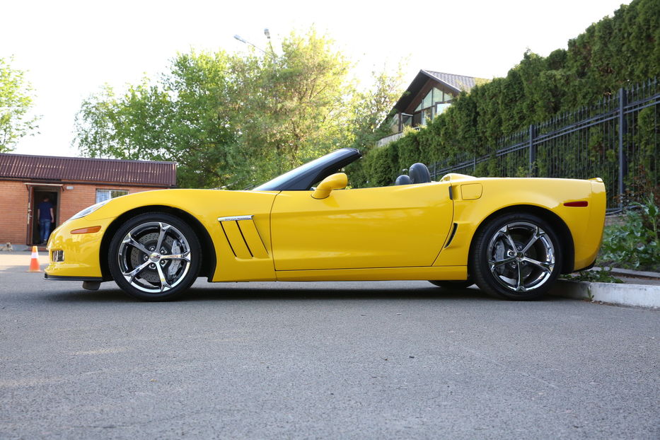 Продам Chevrolet Corvette Convertible grand sport 2011 года в Киеве