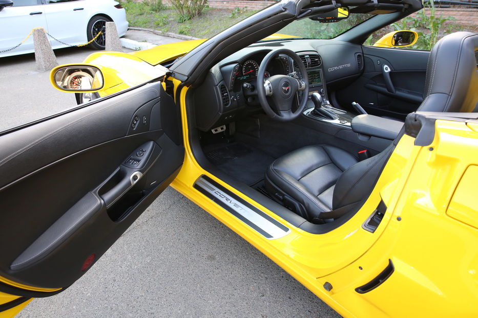 Продам Chevrolet Corvette Convertible grand sport 2011 года в Киеве