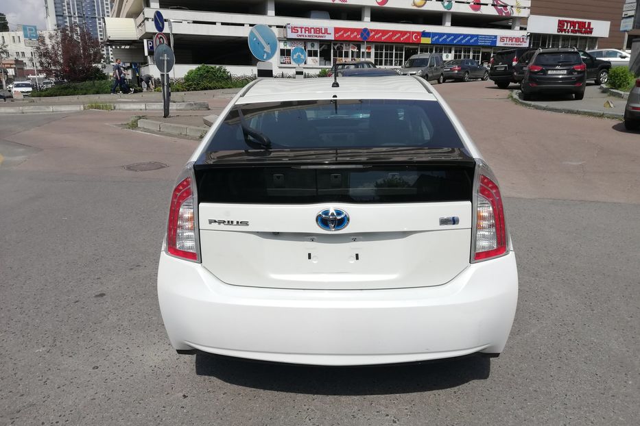 Продам Toyota Prius 2015 года в Киеве