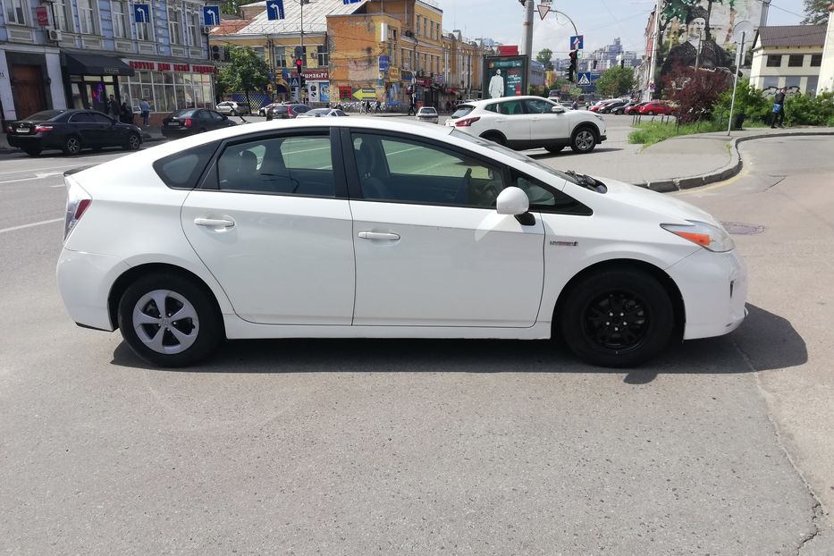 Продам Toyota Prius 2015 года в Киеве