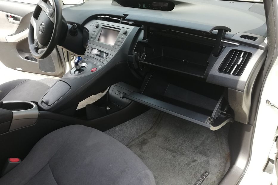 Продам Toyota Prius 2015 года в Киеве