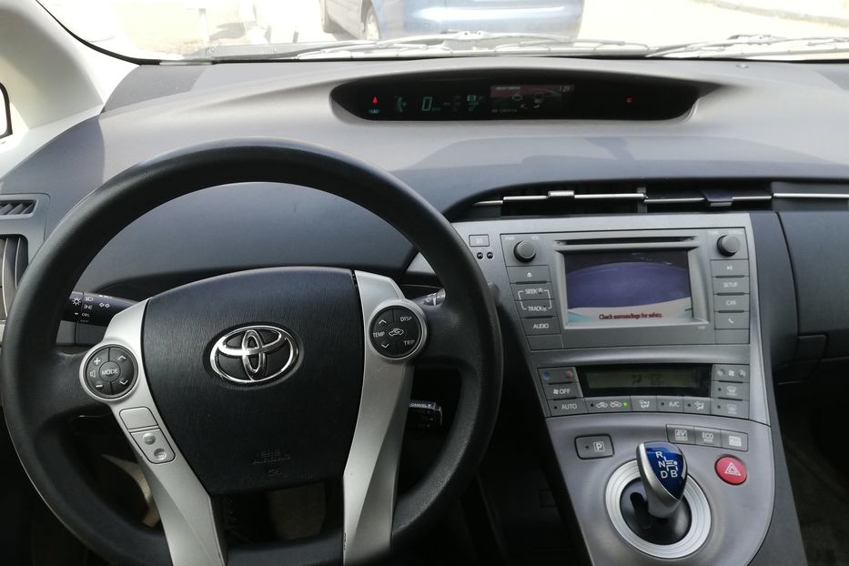 Продам Toyota Prius 2015 года в Киеве