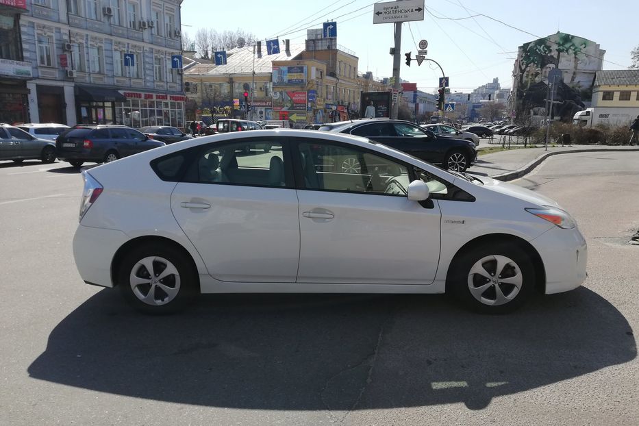 Продам Toyota Prius Luxe 2012 года в Киеве