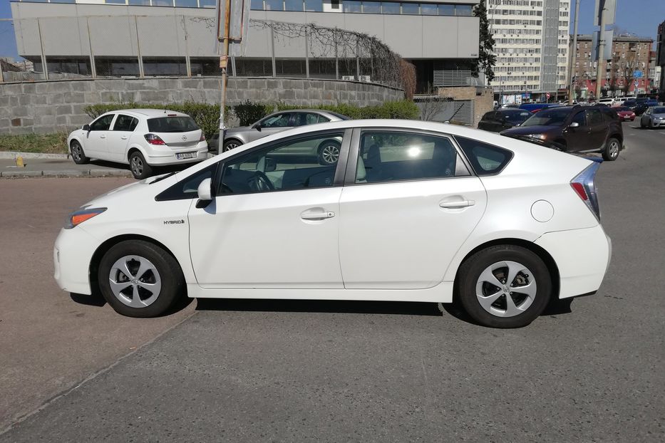 Продам Toyota Prius Luxe 2012 года в Киеве