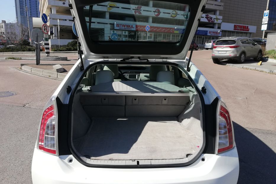 Продам Toyota Prius Luxe 2012 года в Киеве