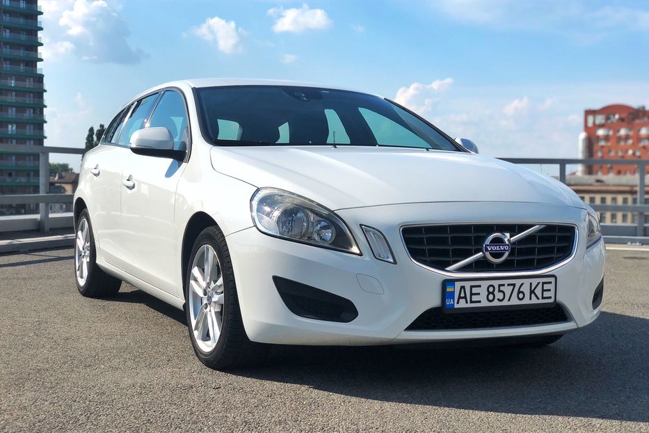 Продам Volvo V60 2013 года в Днепре