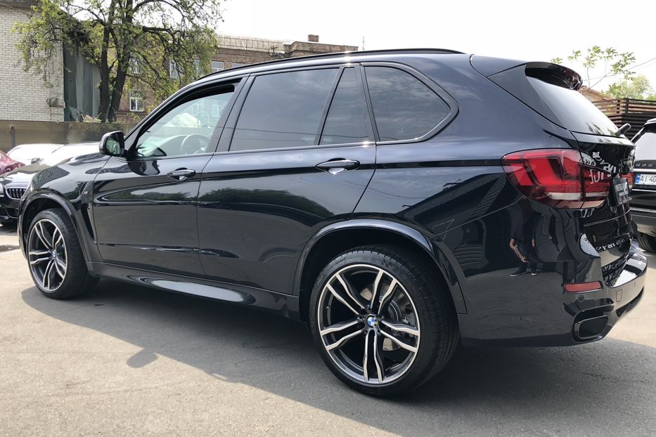 Продам BMW X5 M50D 2017 года в Киеве