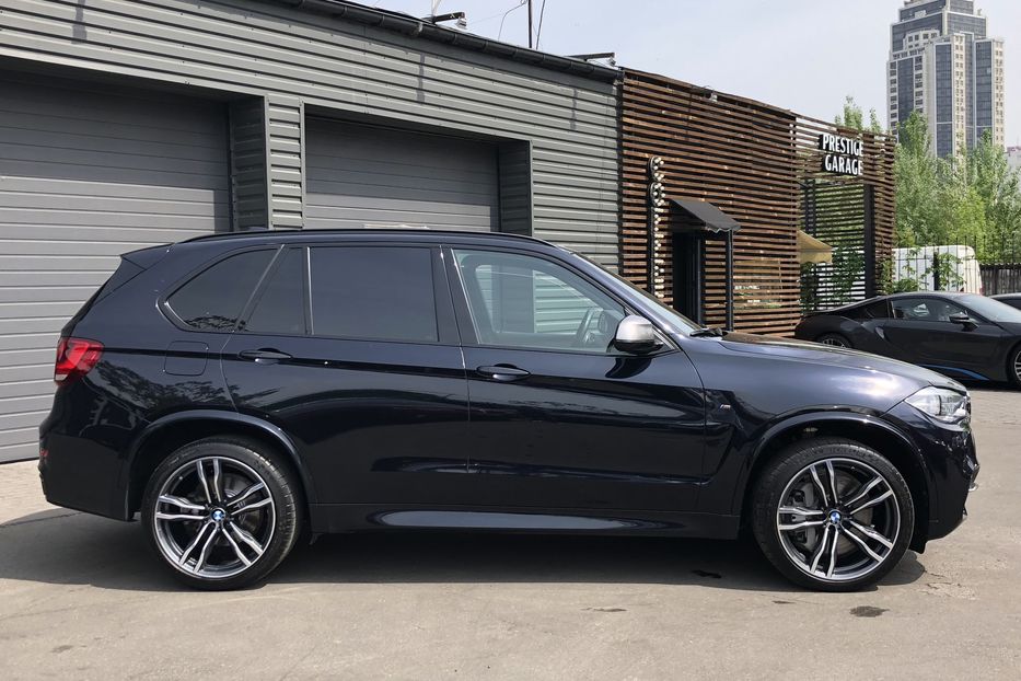 Продам BMW X5 M50D 2017 года в Киеве