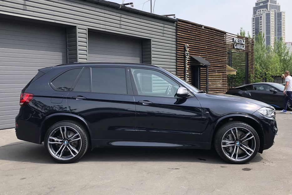 Продам BMW X5 M50D 2017 года в Киеве