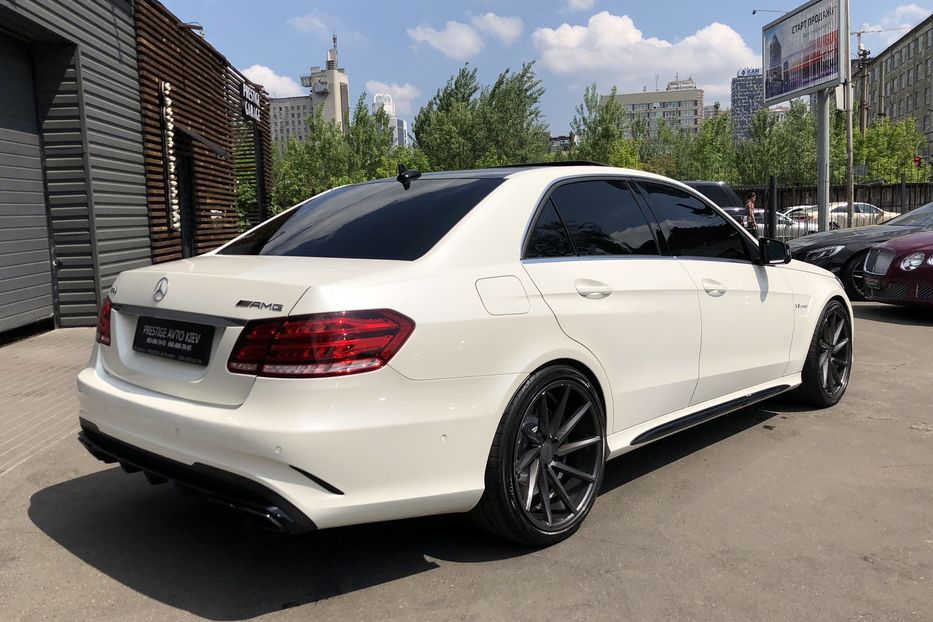 Продам Mercedes-Benz E-Class 63 AMG 2013 года в Киеве