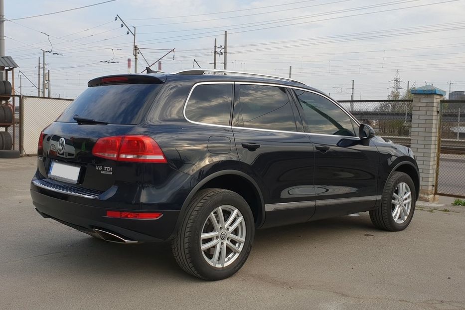 Продам Volkswagen Touareg 2012 года в Киеве