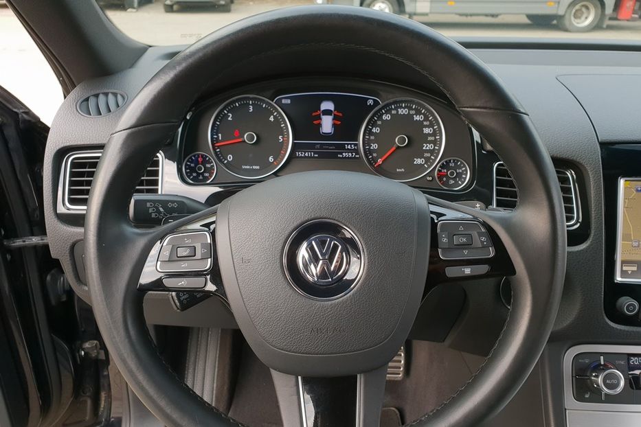 Продам Volkswagen Touareg 2012 года в Киеве