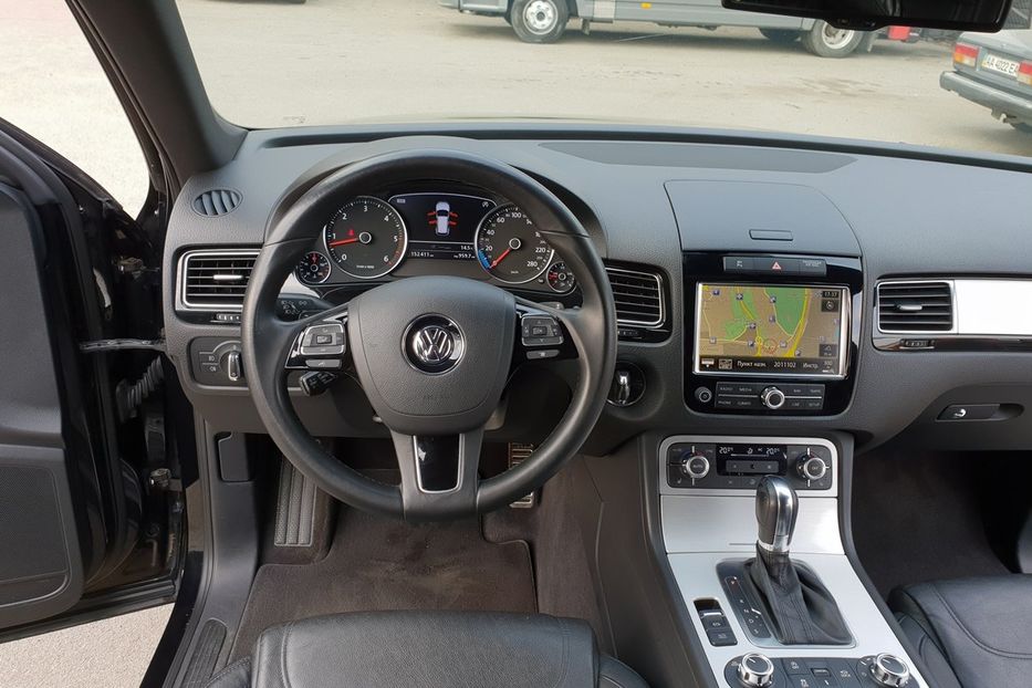 Продам Volkswagen Touareg 2012 года в Киеве