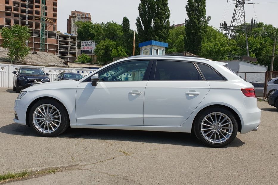 Продам Audi A3 Dynamic 2016 года в Киеве