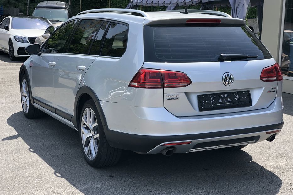 Продам Volkswagen Golf VII ALLTRACK  2016 года в Киеве