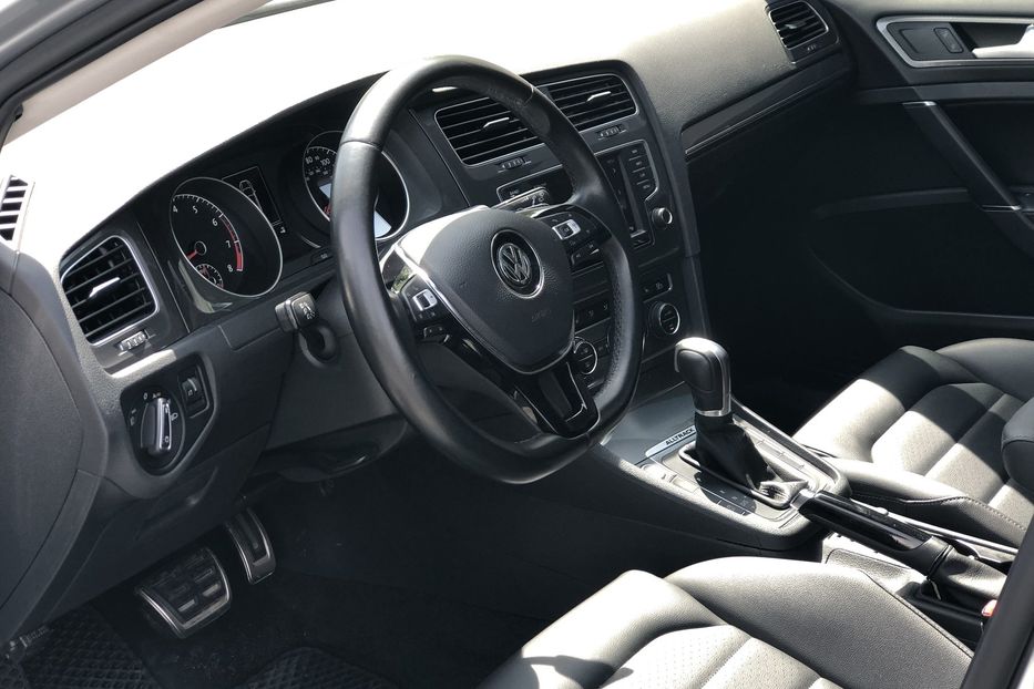 Продам Volkswagen Golf VII ALLTRACK  2016 года в Киеве