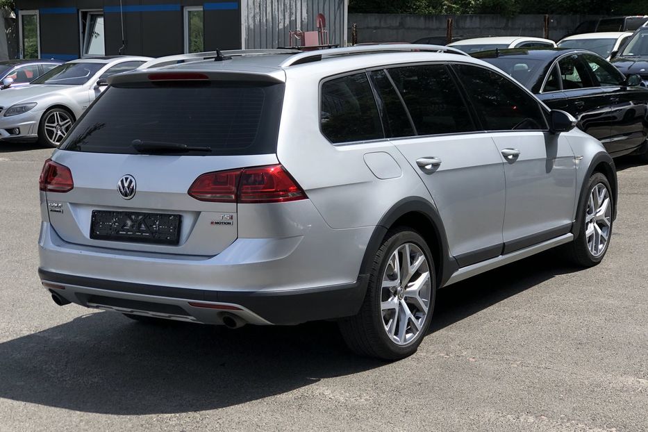 Продам Volkswagen Golf VII ALLTRACK  2016 года в Киеве