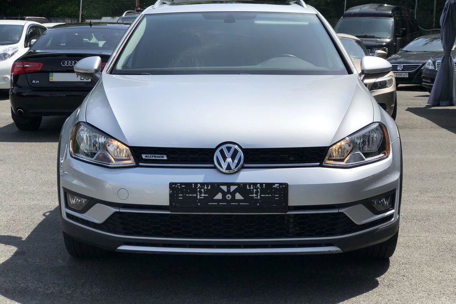 Продам Volkswagen Golf VII ALLTRACK  2016 года в Киеве