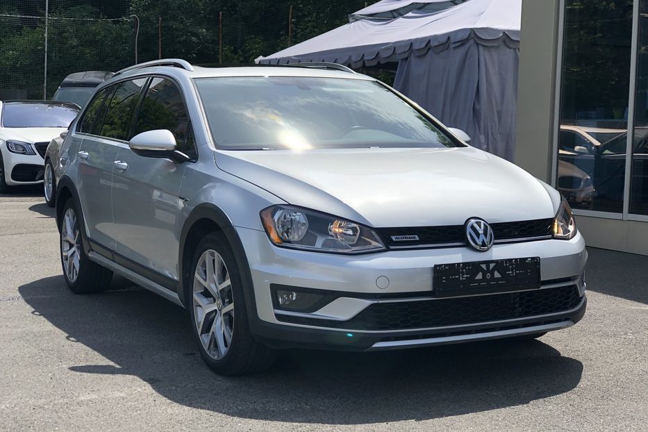 Продам Volkswagen Golf VII ALLTRACK  2016 года в Киеве