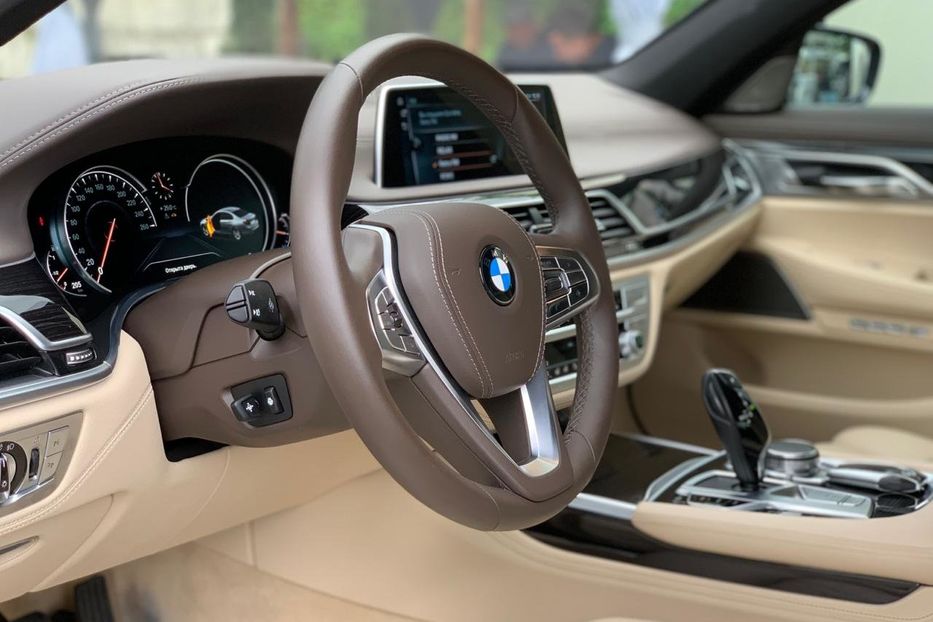 Продам BMW 750 М\\\ Long x-drive 2015 года в Киеве