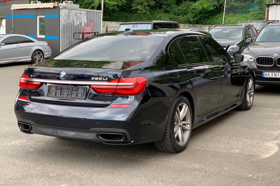 Продам BMW 750 М\\\ Long x-drive 2015 года в Киеве