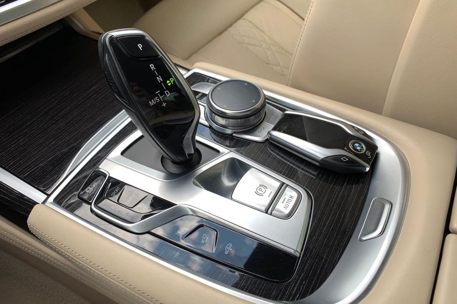 Продам BMW 750 М\\\ Long x-drive 2015 года в Киеве