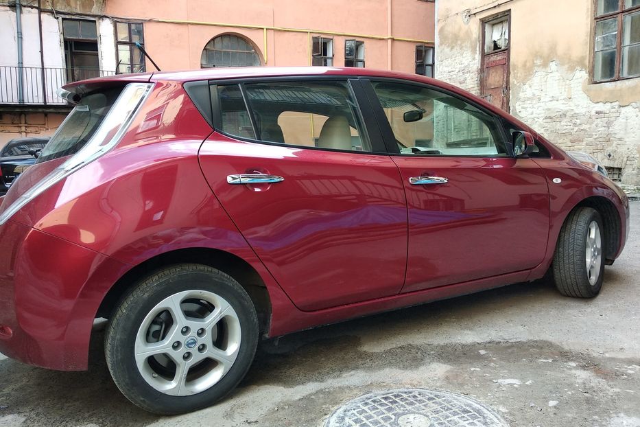 Продам Nissan Leaf SV з монітором вже зроблений 2012 года в Львове