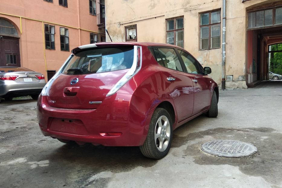 Продам Nissan Leaf SV з монітором вже зроблений 2012 года в Львове