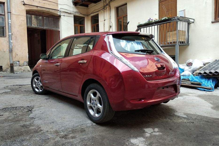 Продам Nissan Leaf SV з монітором вже зроблений 2012 года в Львове