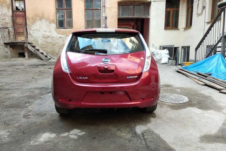 Продам Nissan Leaf SV з монітором вже зроблений 2012 года в Львове