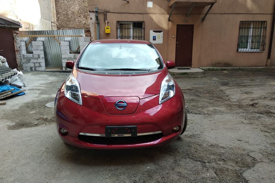 Продам Nissan Leaf SV з монітором вже зроблений 2012 года в Львове