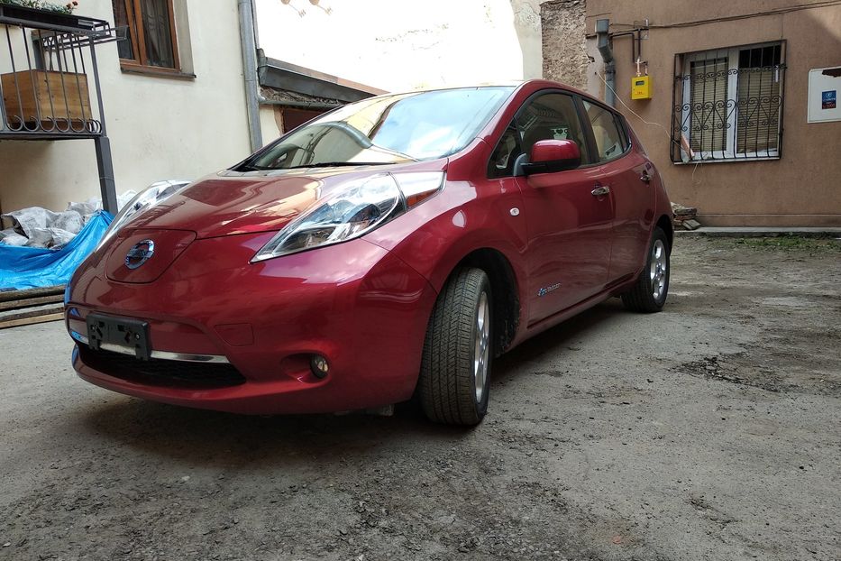 Продам Nissan Leaf SV з монітором вже зроблений 2012 года в Львове