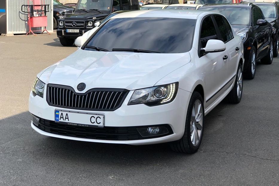 Продам Skoda Superb 2.0 TDI 2013 года в Киеве