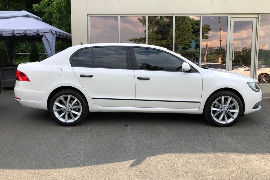 Продам Skoda Superb 2.0 TDI 2013 года в Киеве