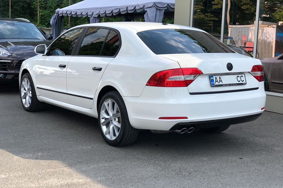 Продам Skoda Superb 2.0 TDI 2013 года в Киеве