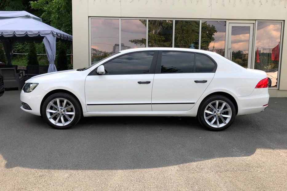 Продам Skoda Superb 2.0 TDI 2013 года в Киеве