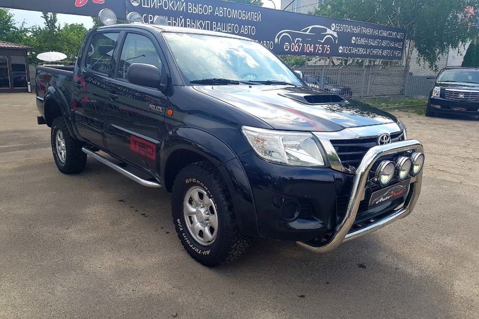 Продам Toyota Hilux 2012 года в Киеве