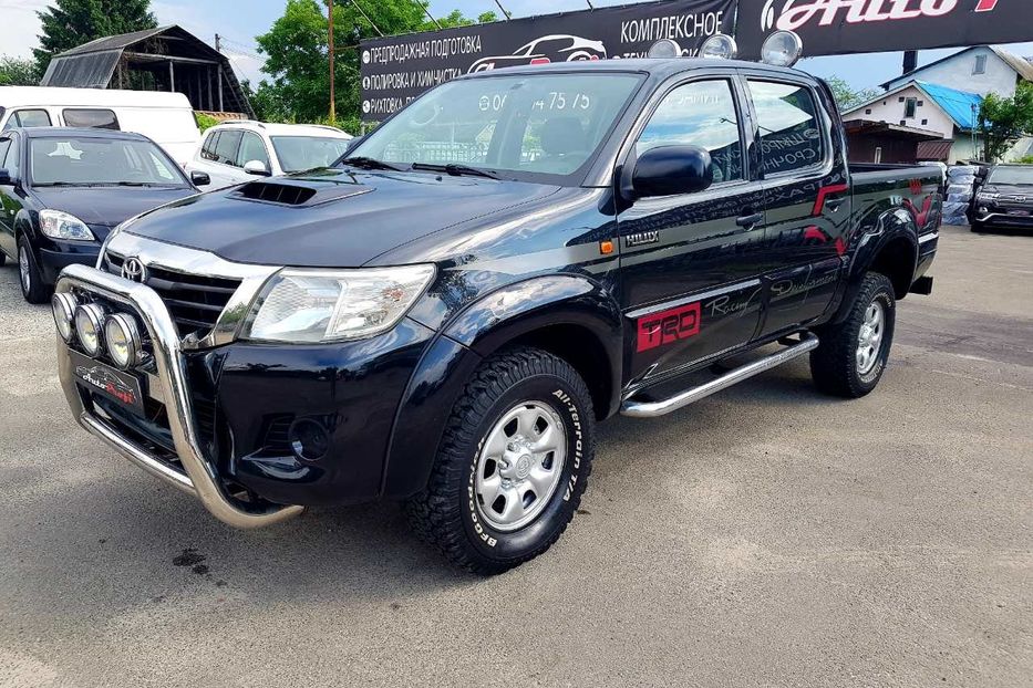 Продам Toyota Hilux 2012 года в Киеве