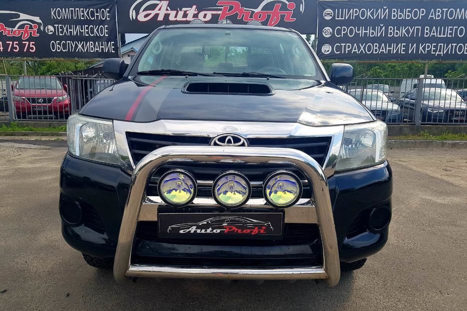 Продам Toyota Hilux 2012 года в Киеве