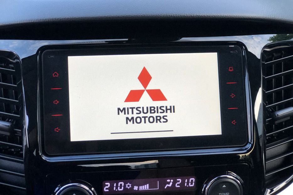Продам Mitsubishi L 200 ULTIMATE 2,4 AT 2018 года в Киеве