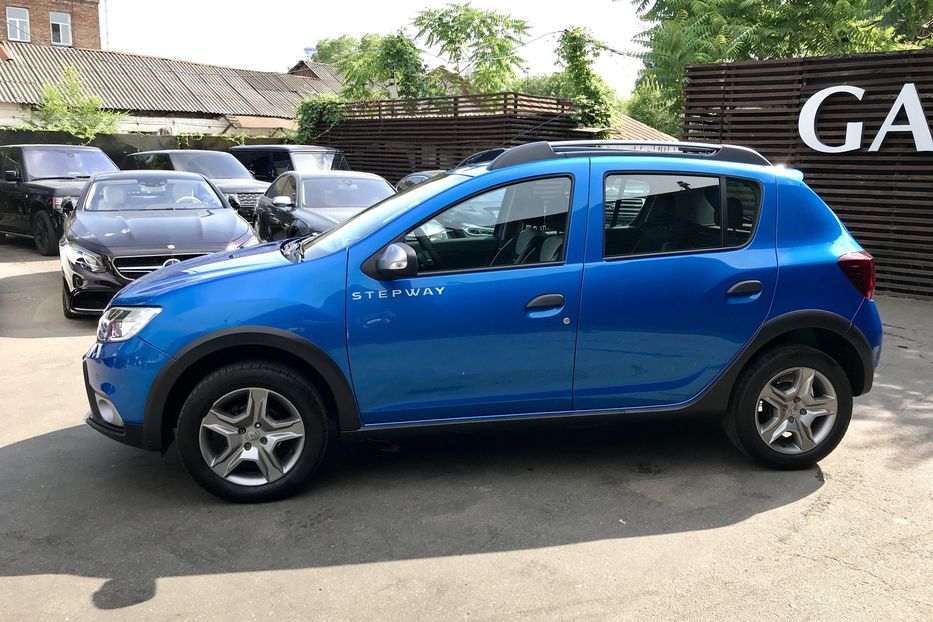 Продам Renault Sandero StepWay LIFE+ 2017 года в Киеве